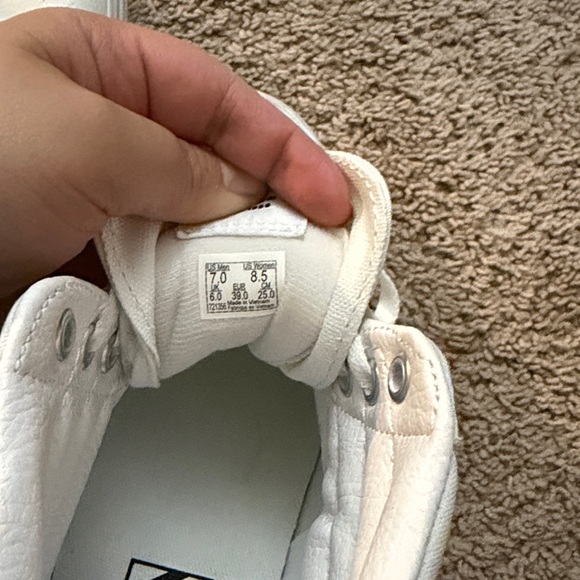 Vans - Picture 4 of 5